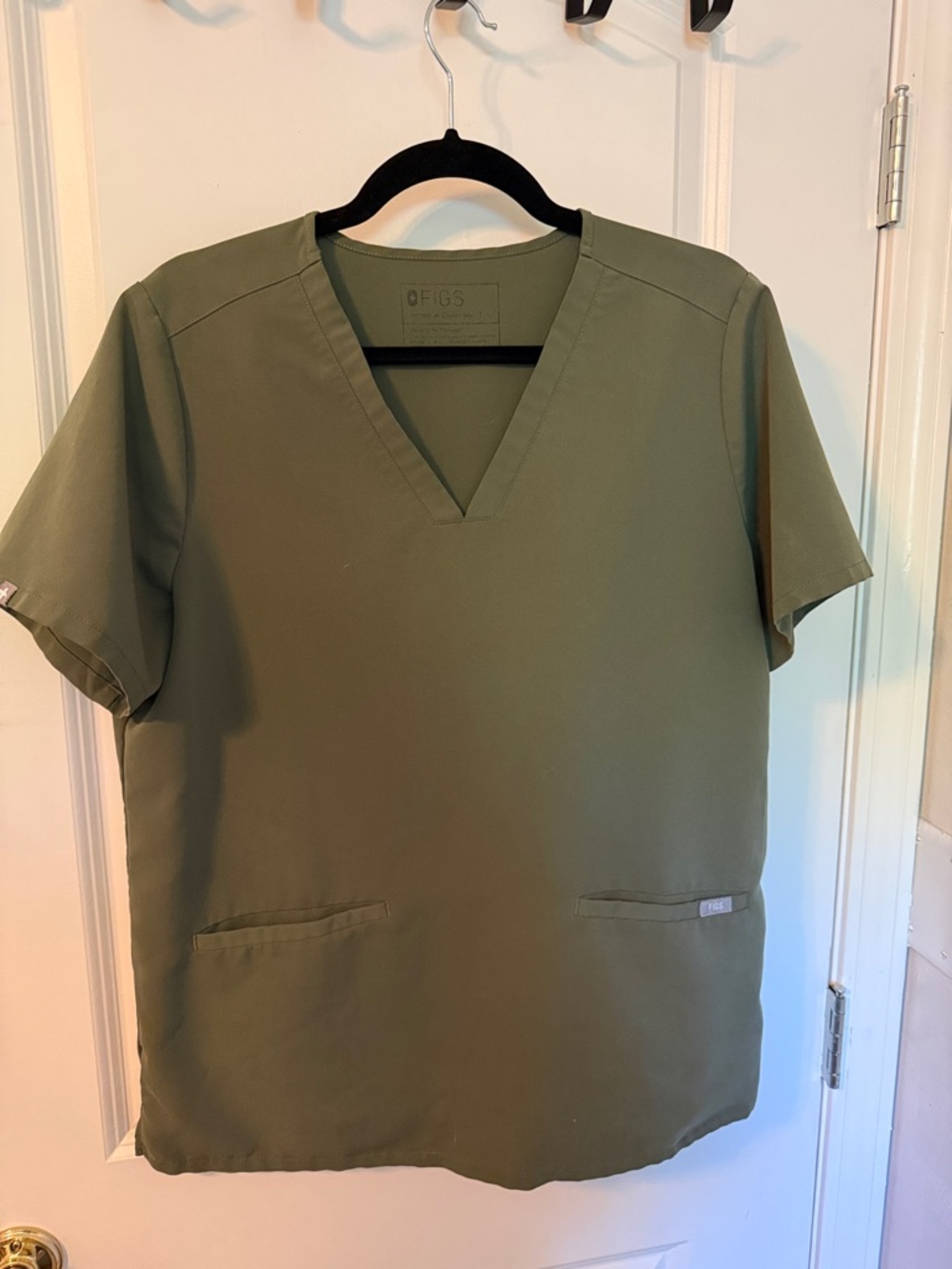 Figs Casma three pocket scrub top